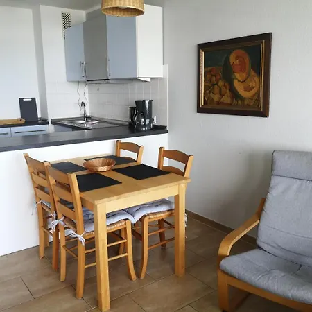 Strandhotel 48 *